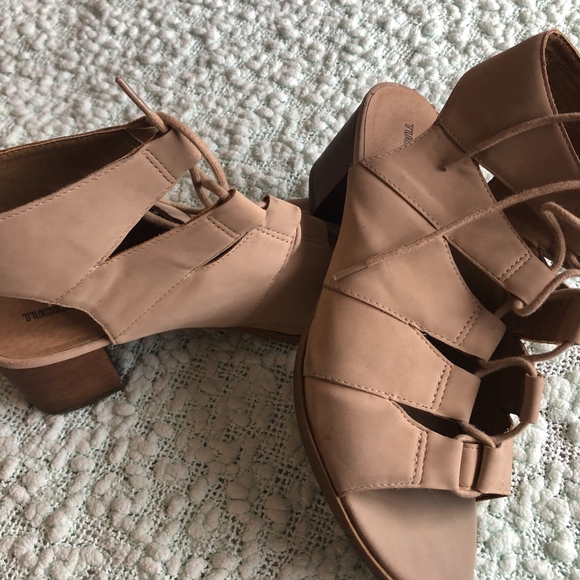 Tan Strap on Lace Platform - Picture 5 of 8